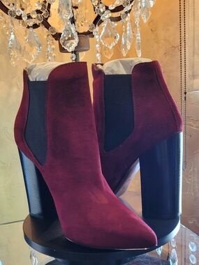 Costume National Chelsea Style Blocked Chunky Heel Boots Bordeaux Color Size 7.5